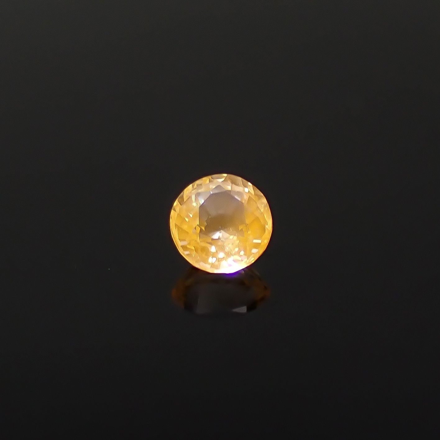 テネブレッセンススキャポライト アフガニスタン産 0.14ct / 3.3x3.3mm前後 [260432046]