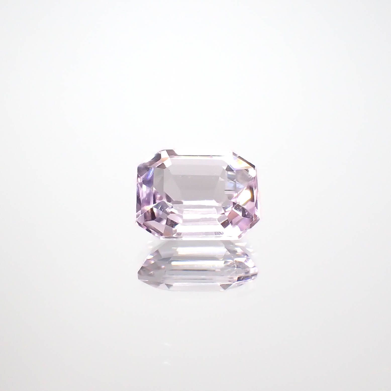 クンツァイト アフガニスタン産 3.27ct[230722931]9.9x8.3mm前後
