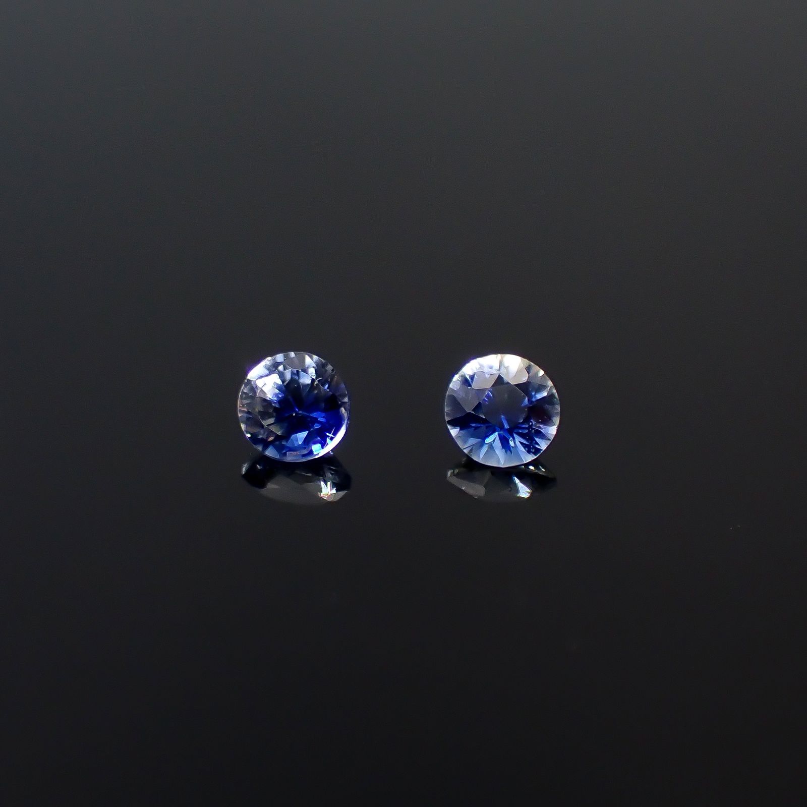 ◇ペアセット◇アイスブルーサファイア スリランカ/マダガスカル産 0.25ct(2pcs合計) [250830989]2.9x2.9mm前後