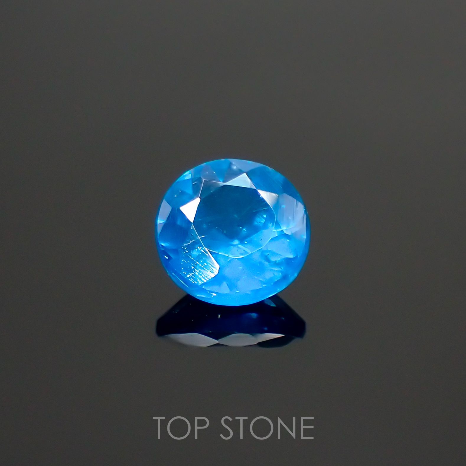 ネオンブルーアパタイト(宝石名アパタイト) マダガスカル産 0.79ct 識別済[210913049]6×6mm前後