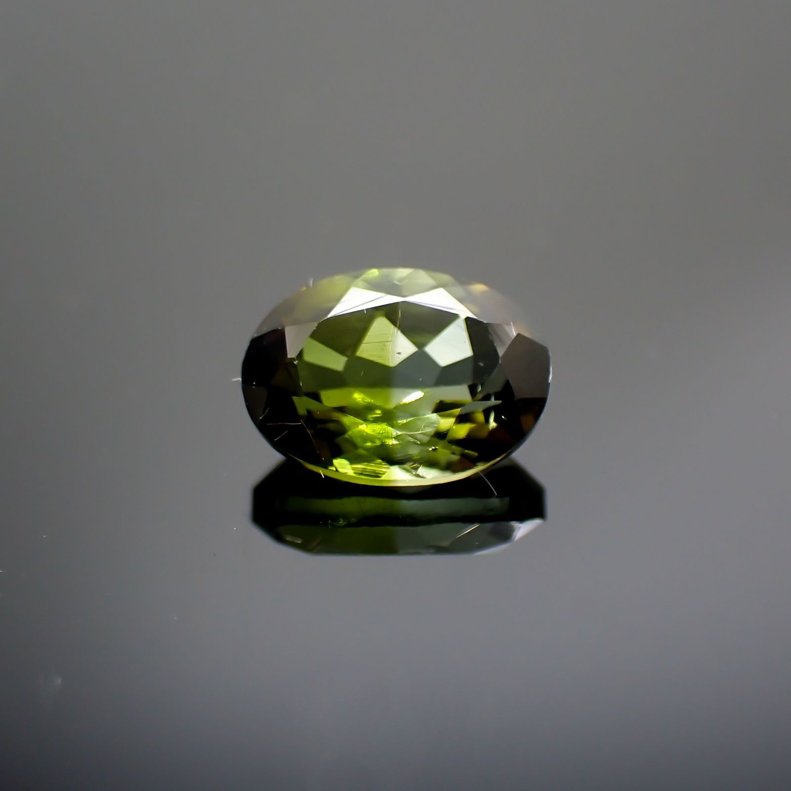 バイカラートルマリン(宝石名バイカラー・トルマリン) ブラジル/アフリカ産 0.95ct 識別済[211013566]7.3×5.3mm前後