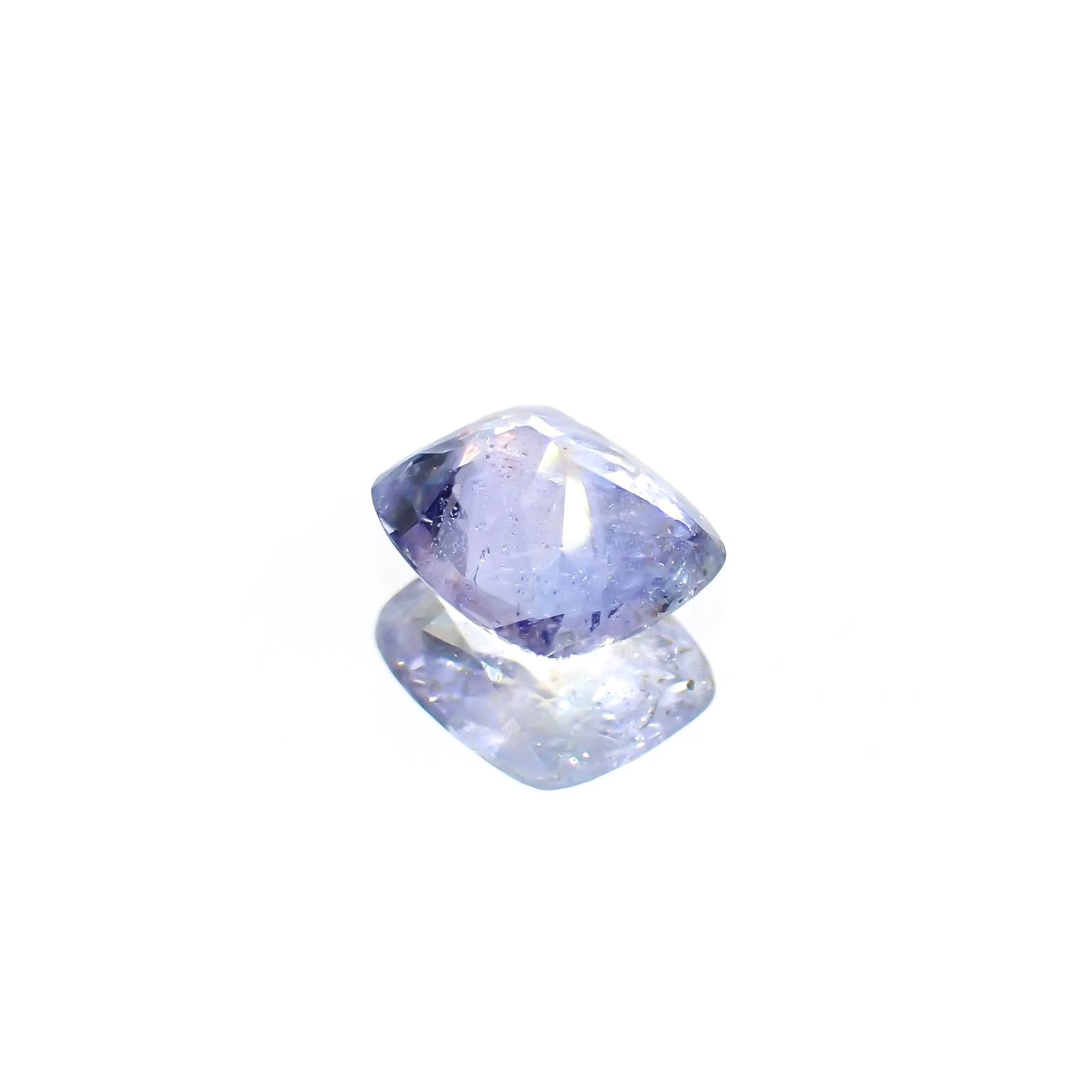 ジェレメジェバイト(宝石名エレメージェバイト)ナミビア産 ソ付(彩珠) 0.536ct / 5.8x4.8mm前後 [220717077]