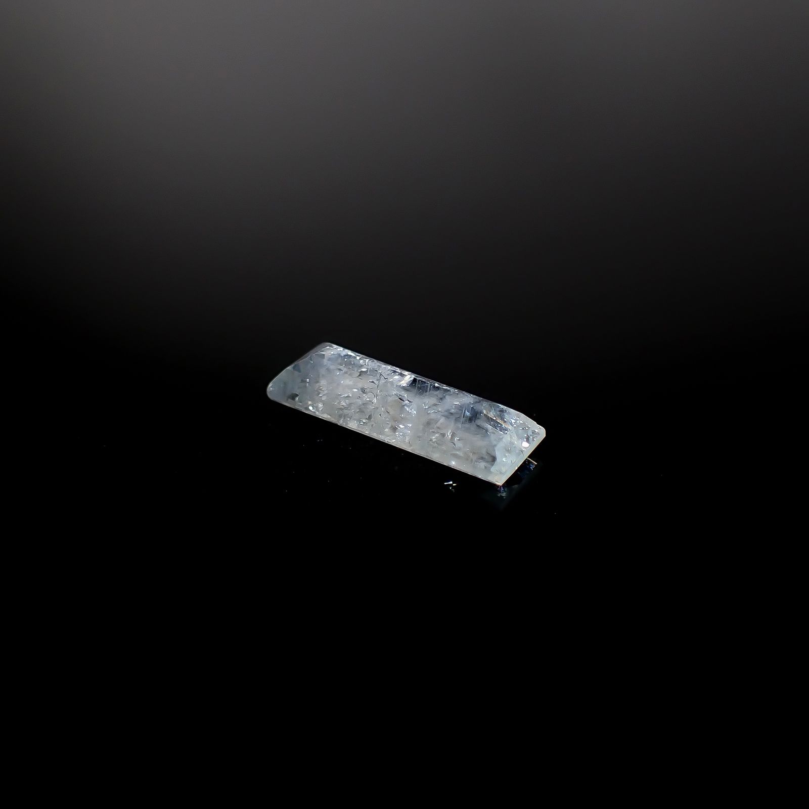 イリデッセンスアクアマリン ブラジル産 2.73ct [250730702]15.8x5.3mm前後