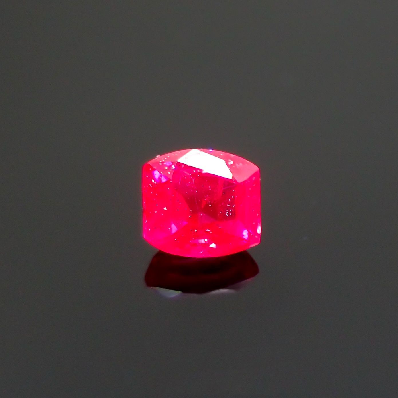 ルビー モザンビーク/ビルマ産 0.15ct[220616208]2.8x2.6mm前後