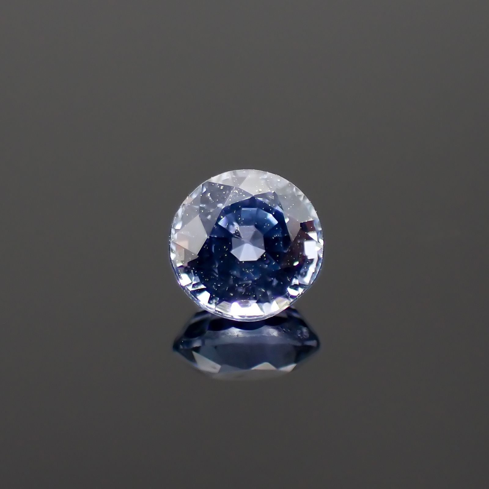 アイスブルーサファイア(宝石名サファイア)スリランカ/マダガスカル産 0.34ct 識別済[230722699]3.9x3.8mm前後
