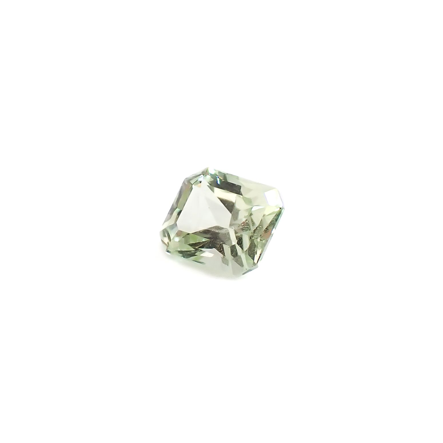 ミントガーネット タンザニア産 0.37ct / 4.3x3.5mm前後 [260932682]
