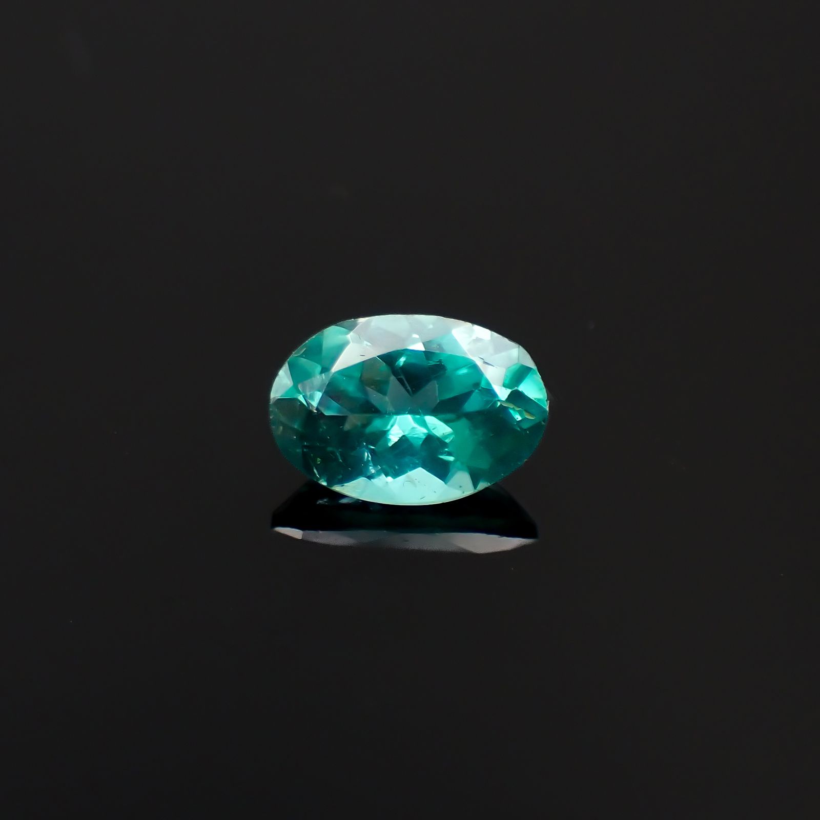 ノーブルモロキサイト マダガスカル産 0.68ct[231224683]6.9x4.7mm前後