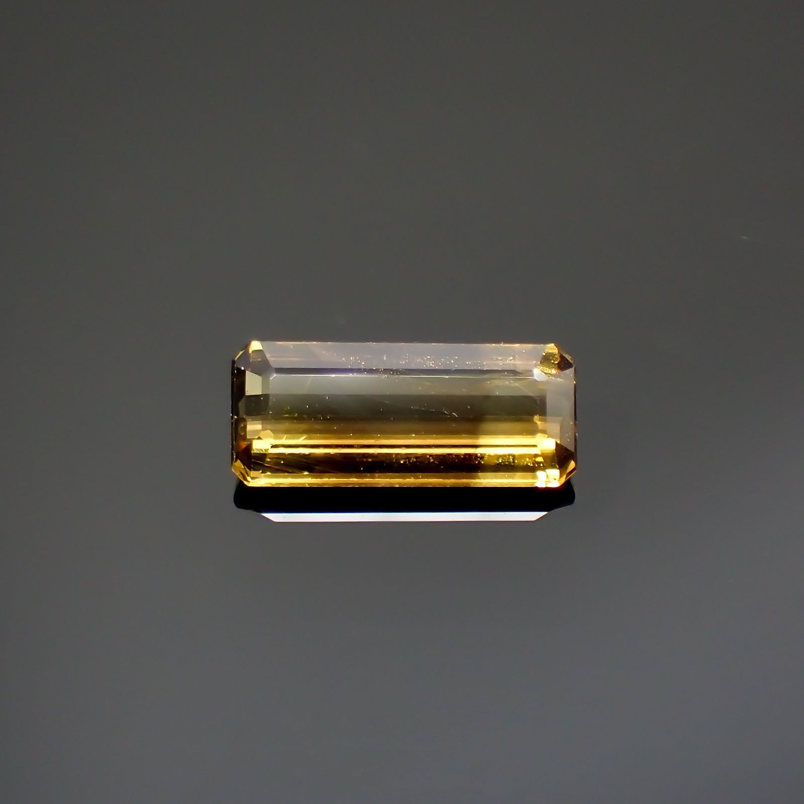 バイカラークリソベリル(宝石名バイカラー・クリソベリル)マダガスカル産 0.80ct 識別済[220114196]8.5x3.6mm前後