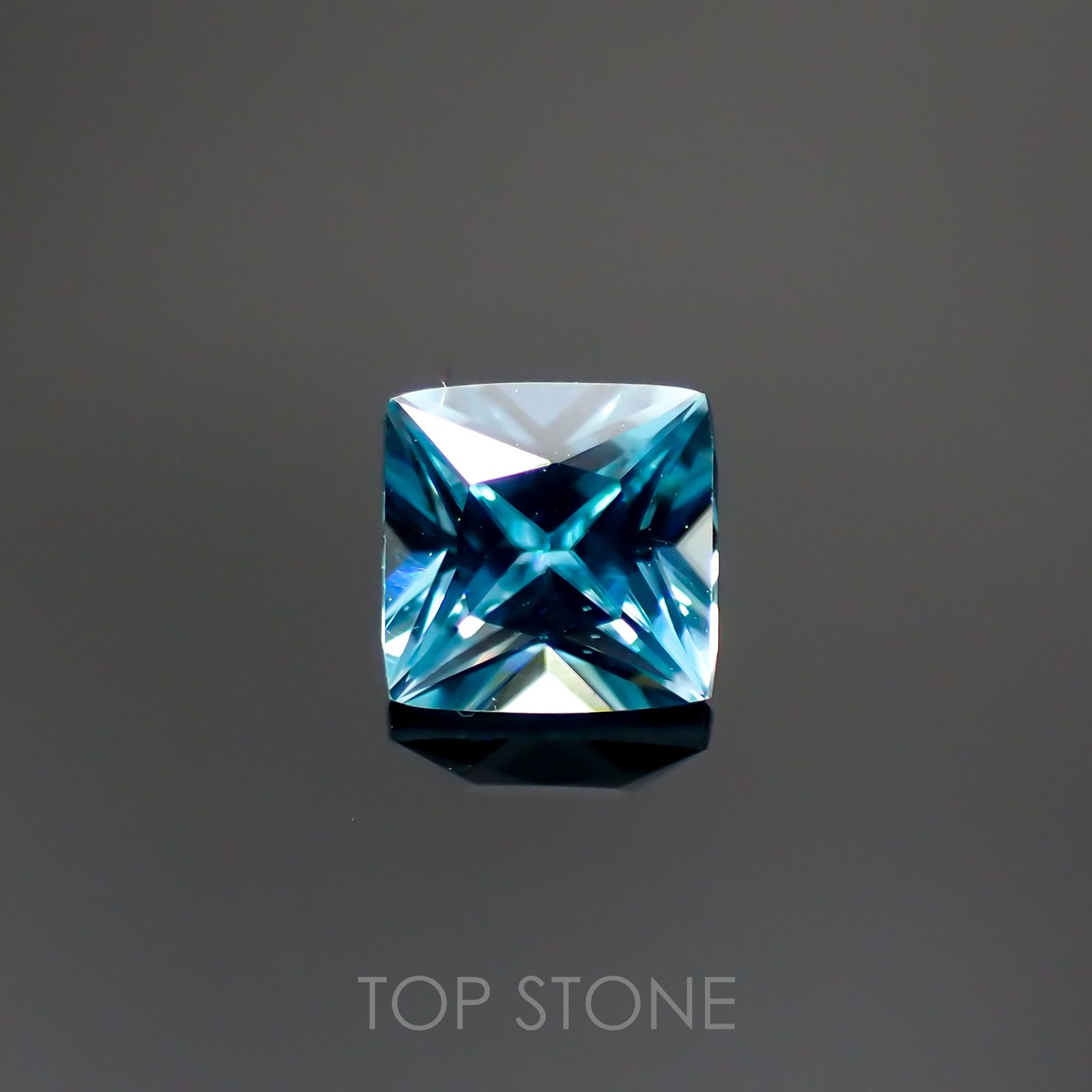 ◇プリンセスカット◇ブルージルコン(宝石名ジルコン) カンボジア産 0.95ct 識別済[210913434]5×4.9mm前後
