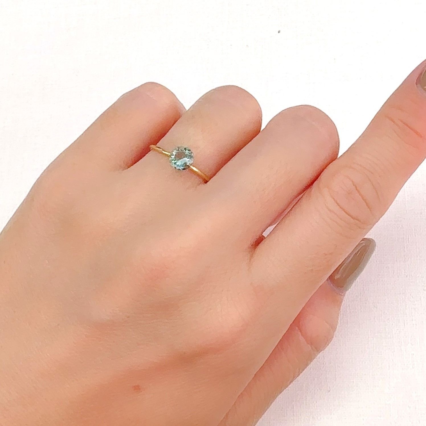 フローライト フルオレッセンス イギリス・ロジャリー鉱山産 0.71ct[240928903]5.8x5.7mm前後