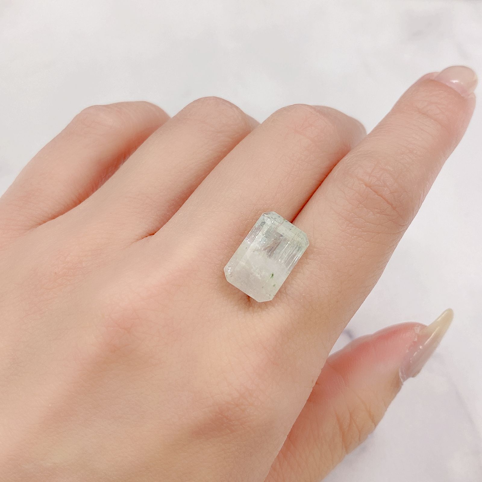 バイカラーベリル(宝石名バイカラー・ベリル) アフガニスタン産 7.14ct 識別済[20062989]14.2×9.2mm前後