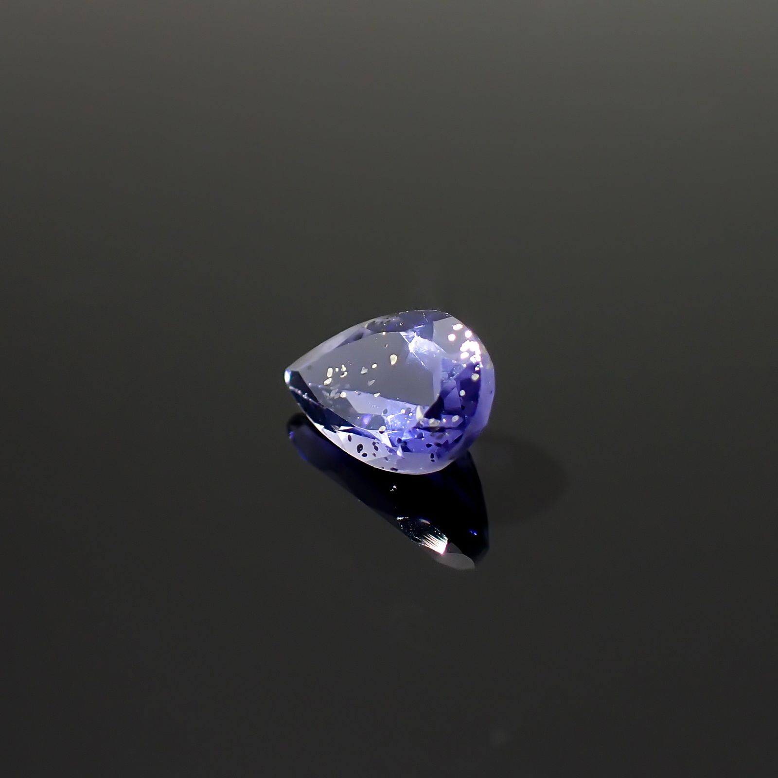 アイオライトサンストーン インド/ブラジル産 0.71ct / 8x5.1mm前後 [260932629]
