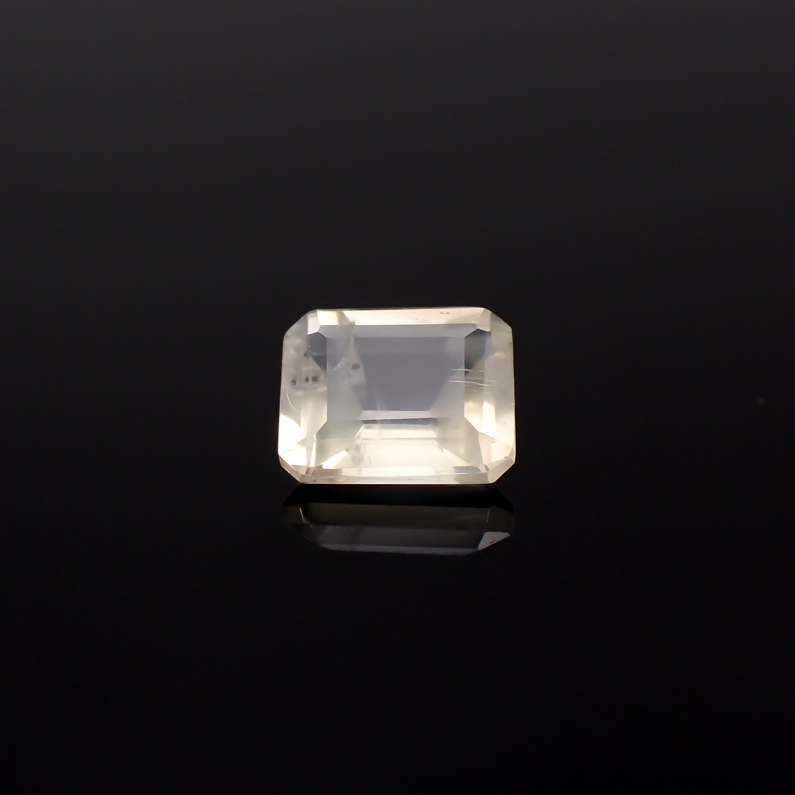 リューサイト(宝石名リューサイト)イタリア産 0.55ct 識別済[231225048]5.7x4.7mm前後