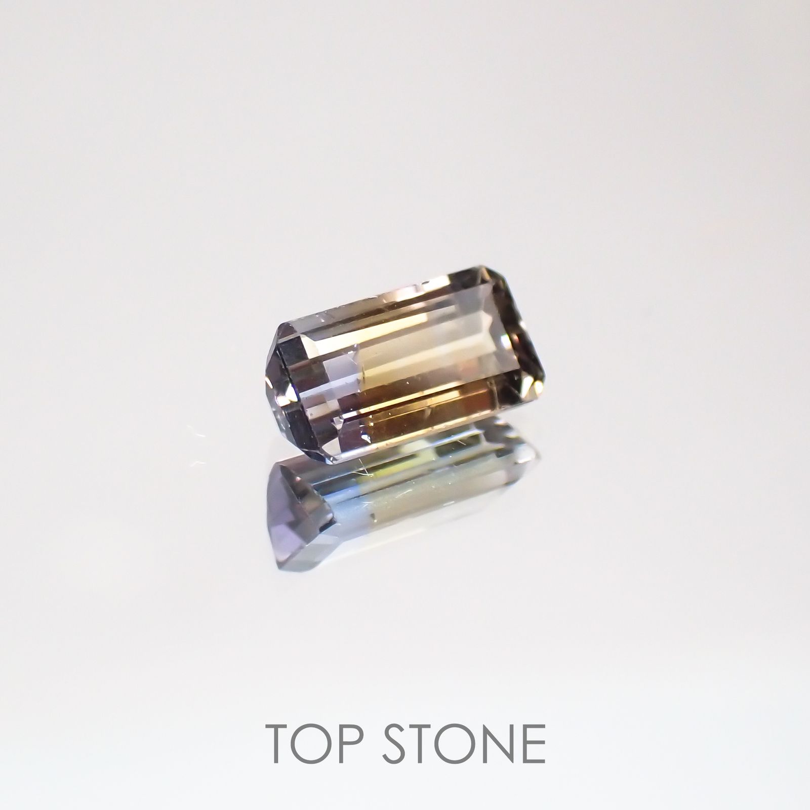 バイカラータンザナイト(ゾイサイト)非加熱 タンザニア産 ルース 0.5ct[210610949]5.9×3.1mm前後
