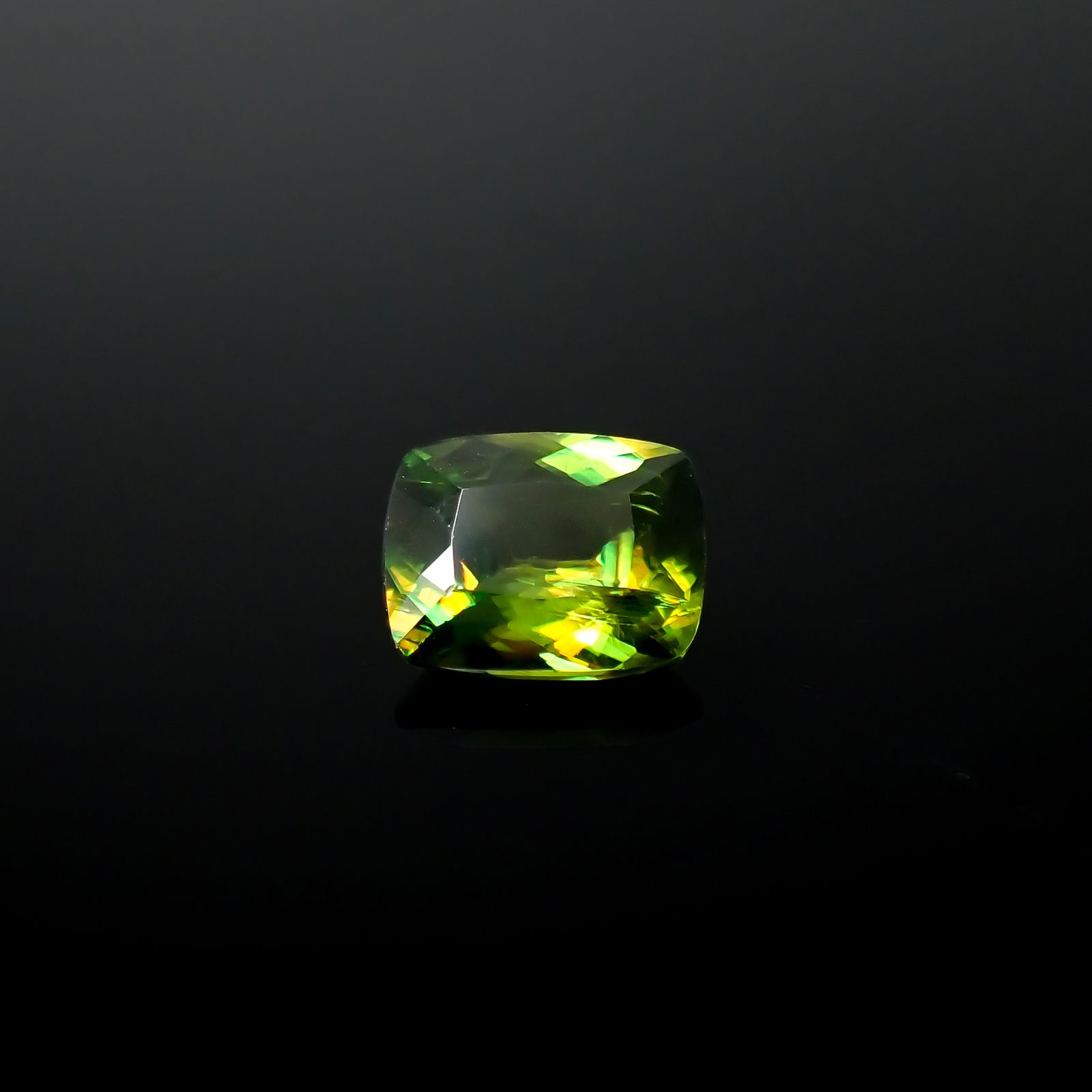 カラーチェンジスフェーン パキスタン産 1.10ct[231224766]7x5.6mm前後