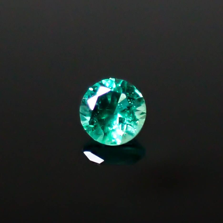 ノンオイルエメラルド ロシア産 0.052ct [250330103]2.3x2.3mm前後