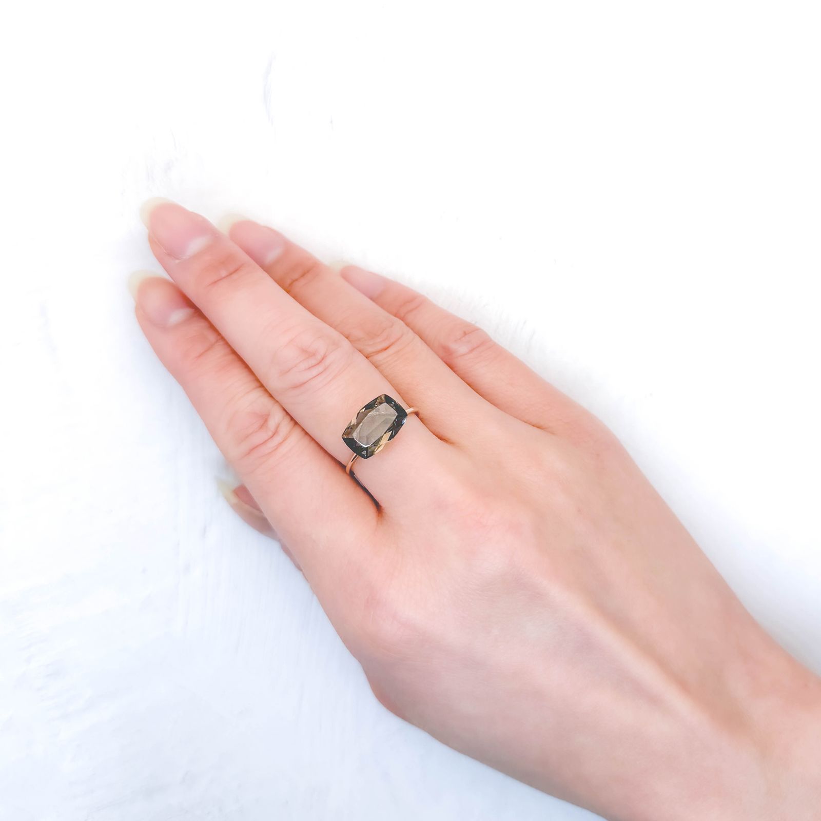 コロンビアナイト コロンビア産 2.52ct / 12x8mm前後 [260331929]