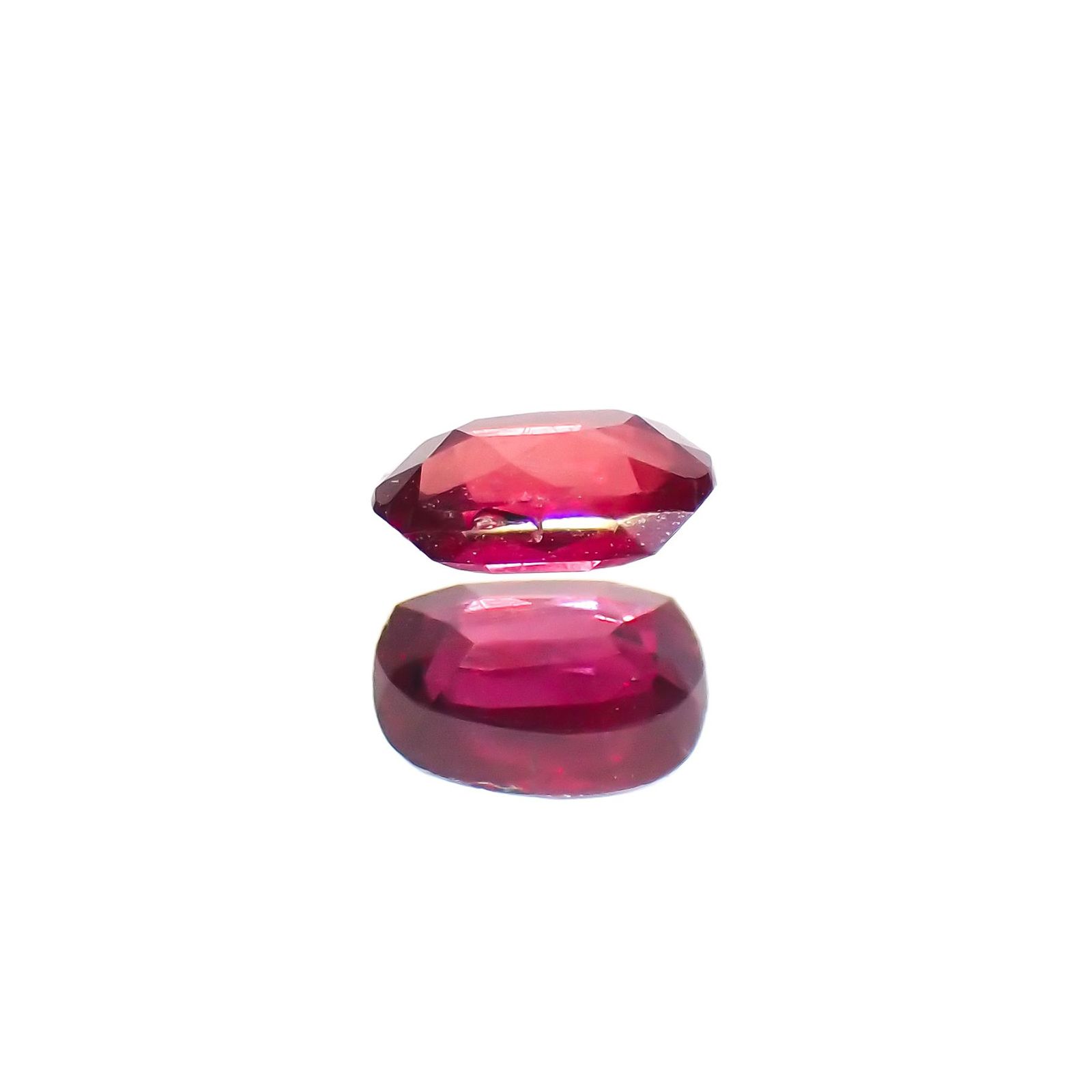 ルビー 非加熱 マダガスカル産 0.25ct / 4.2x3.1mm前後 [230622343]
