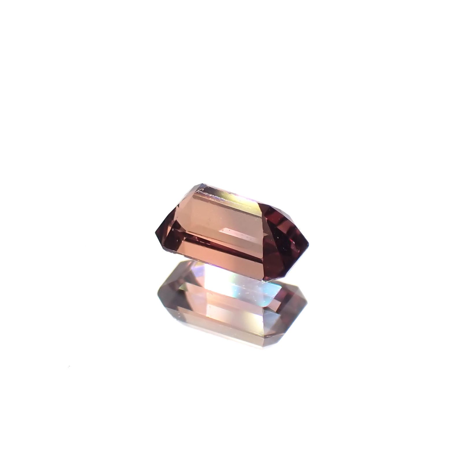 バイカラーサファイア(宝石名バイカラー・サファイア)タンザニア産 0.26ct 識別済[230622377]4.2x2.5mm前後
