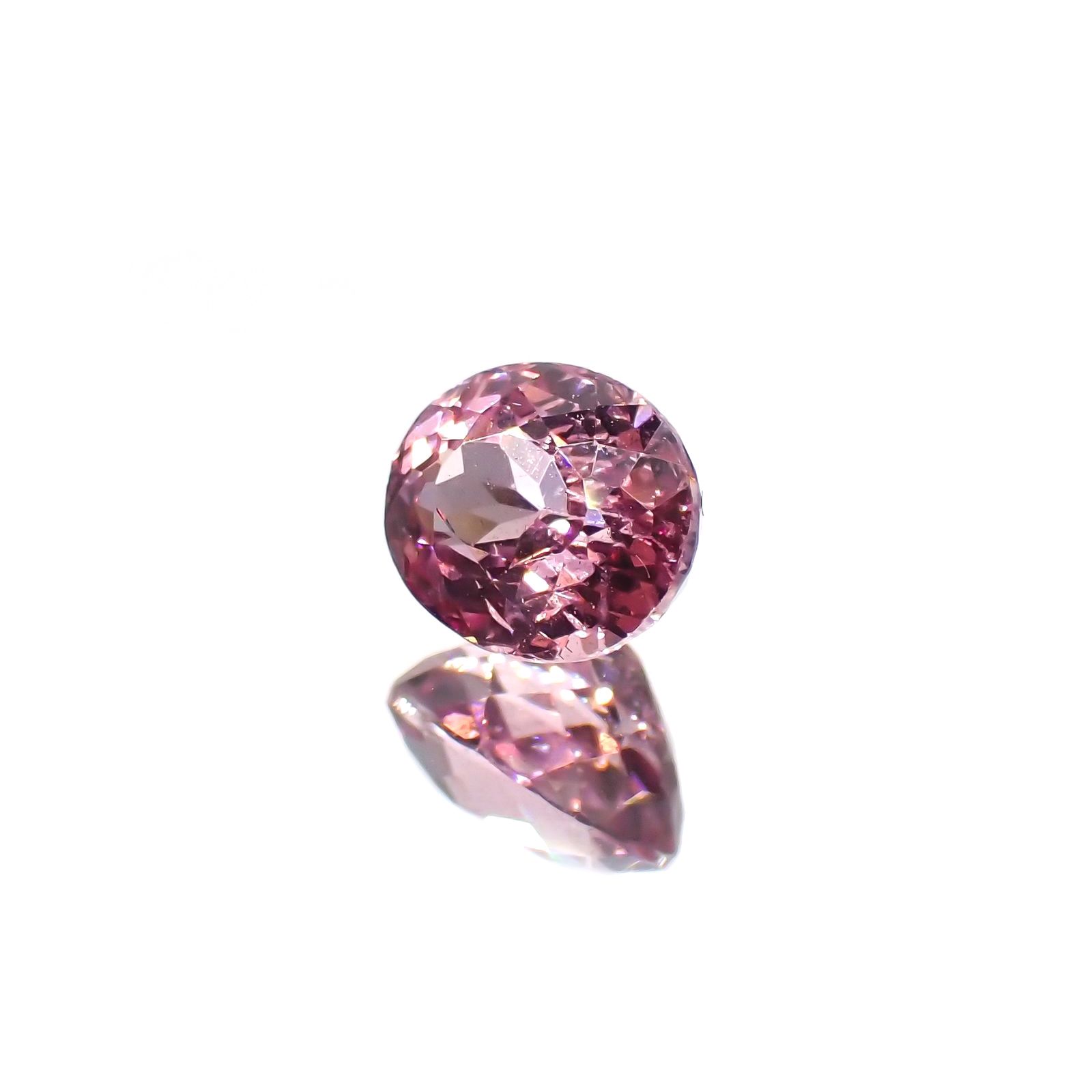 カラーシフトマラヤガーネット(宝石名ガーネット)タンザニア産 識別済 1.27ct / 6.6x5.5mm前後 [260415015]