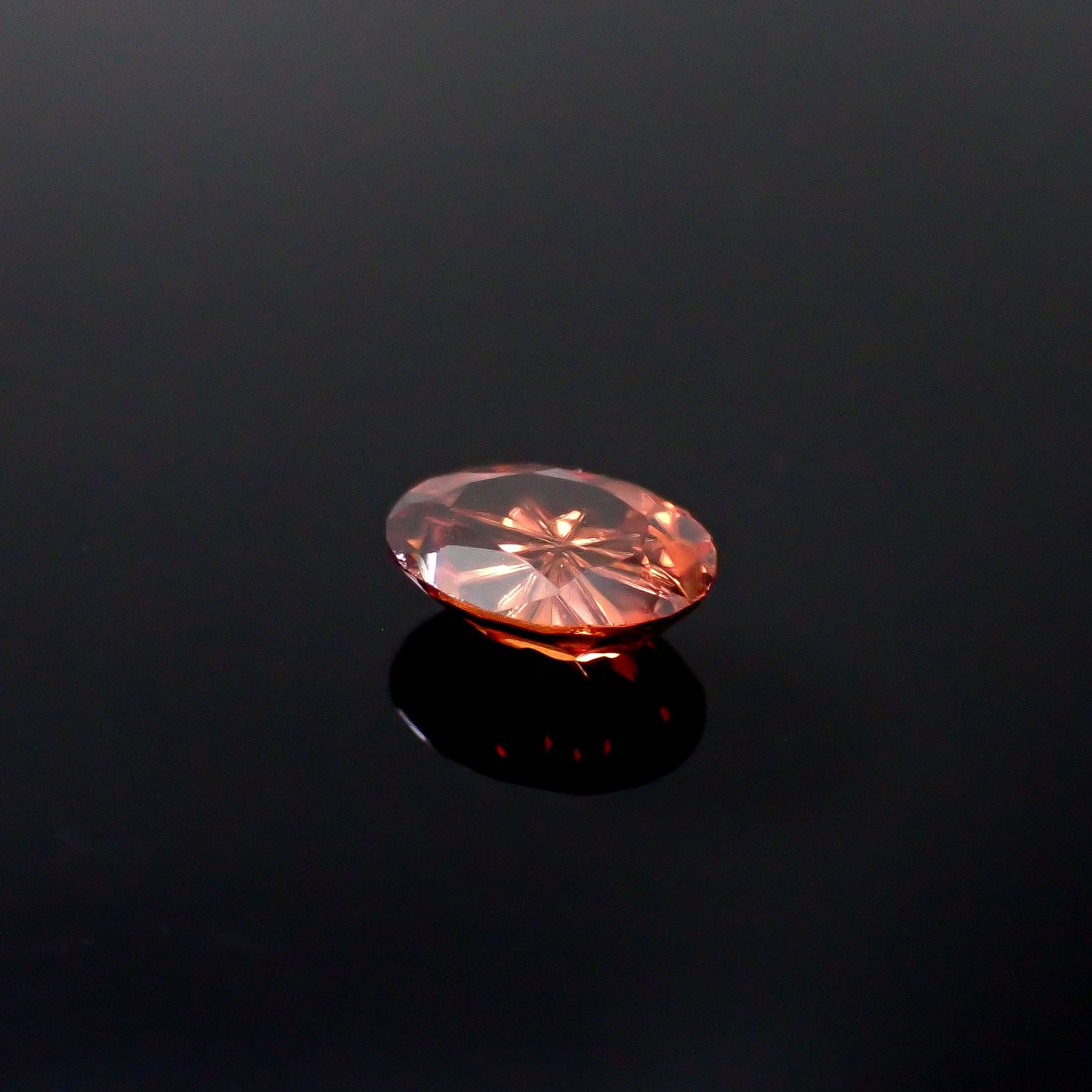 ◇甲州貴石切子Plus Three◇オレンジジルコン スリランカ/カンボジア産 2.38ct / 9x7.1mm前後 [251231459]