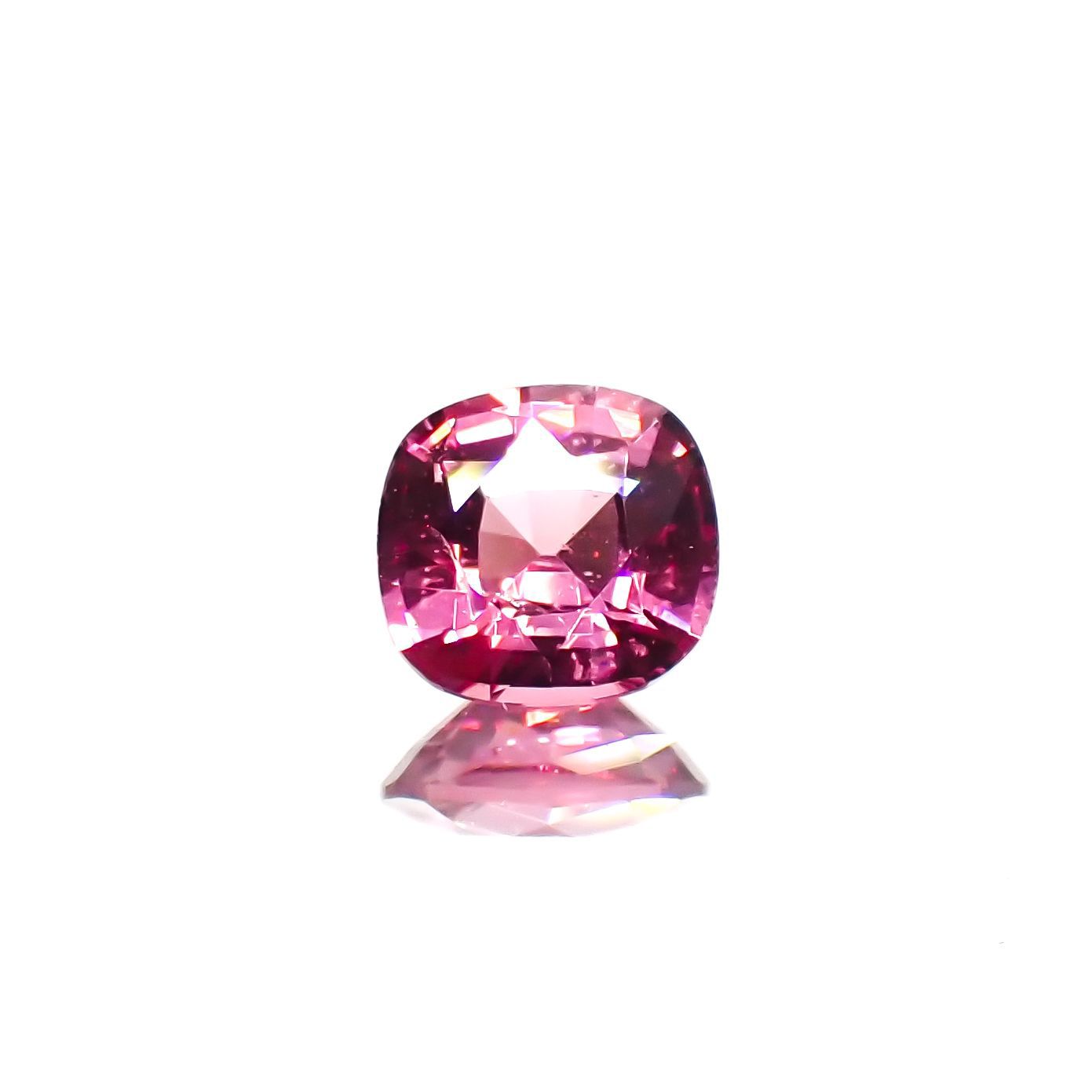ホットピンクスピネル(宝石名ピンク・スピネル)タンザニア産 0.33ct 識別済[230120033]4.3x4.1mm前後