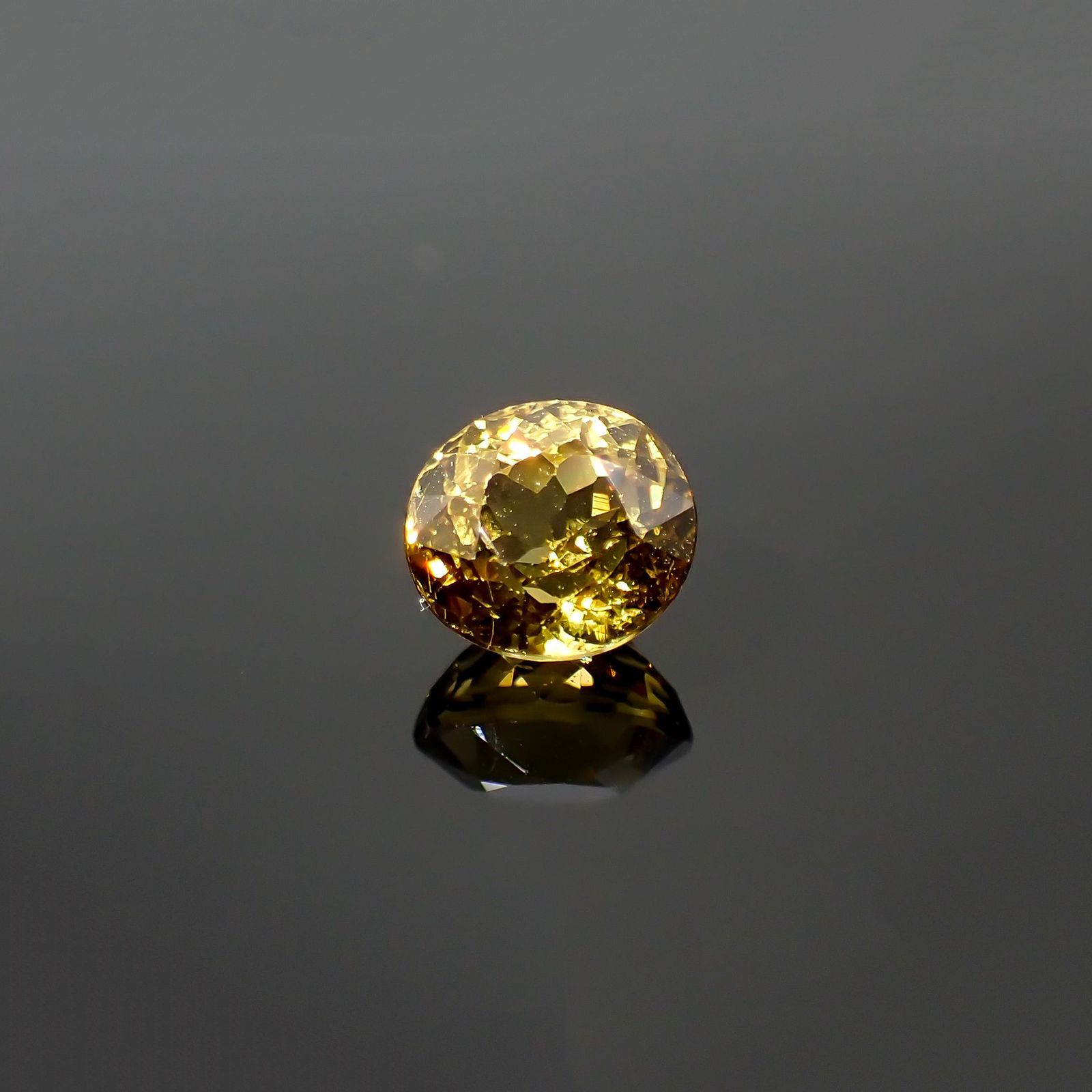 マリガーネット(宝石名グロッシュラー アンドラダイト・ガーネット)マリ共和国産 1.40ct 識別済[220115241]6.5x5.9mm前後