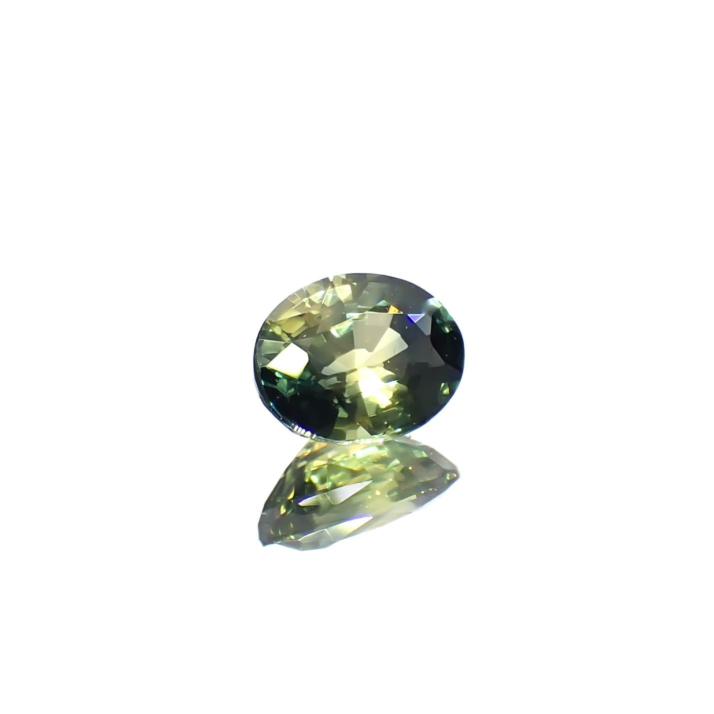 バイカラーサファイア タンザニア産 0.44ct / 5x4mm前後 [250931132]