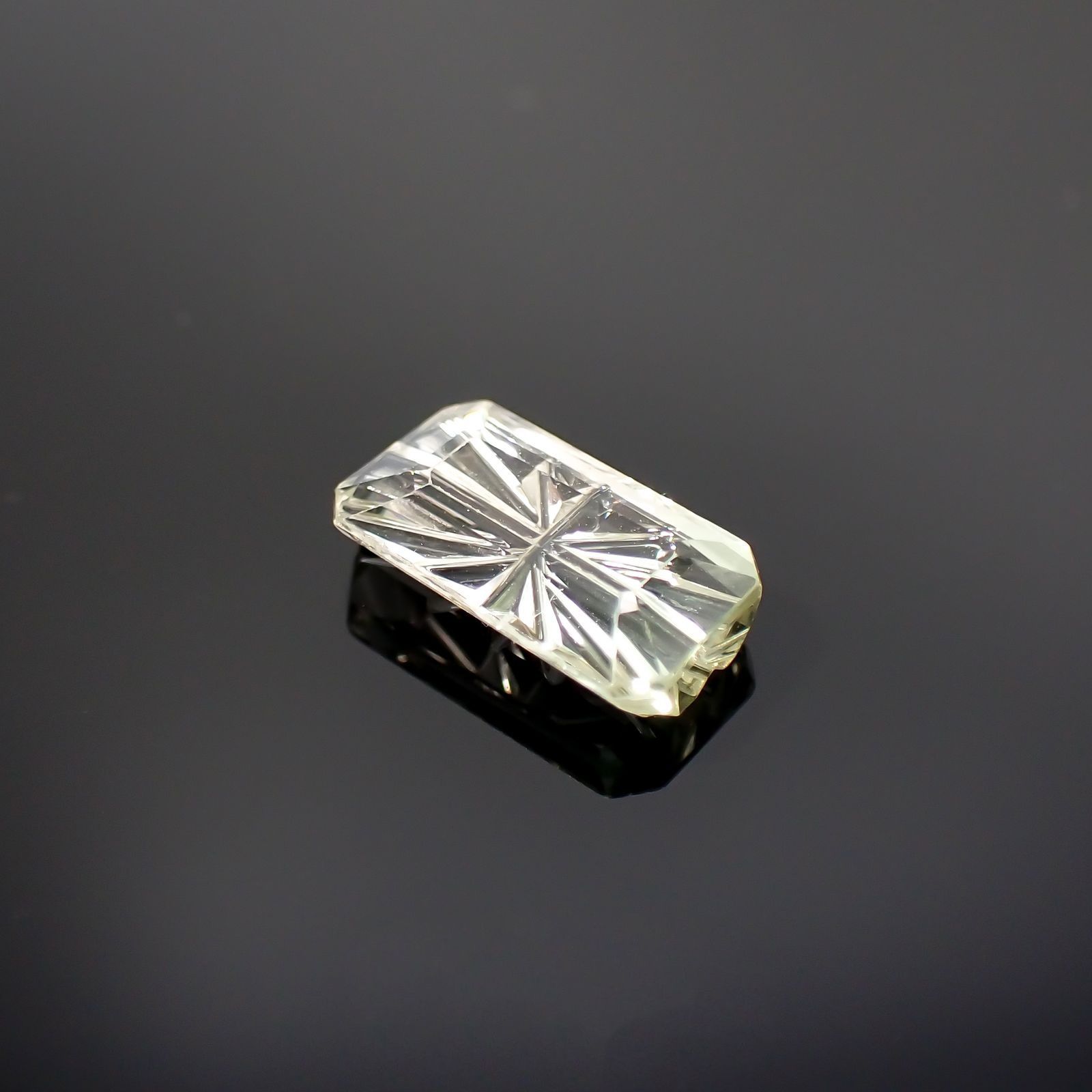 ◇甲州貴石切子Plus Three◇バイカラートルマリン カード付き(宝石名トルマリン)ルワンダ産 2.19ct 識別済[220114591]11.2x6.2mm前後