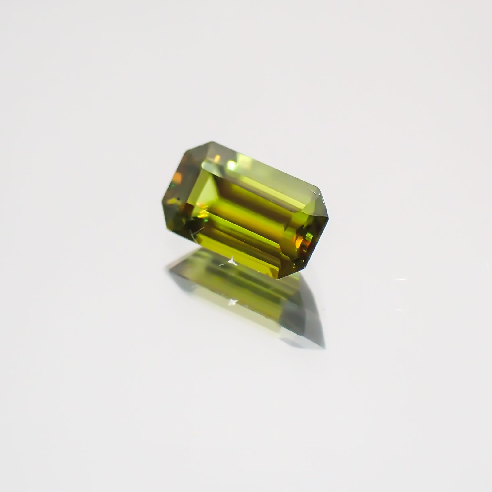 スフェーン(宝石名スフェーン) パキスタン産 0.26ct 識別済[21059443]5.2×2.8mm前後