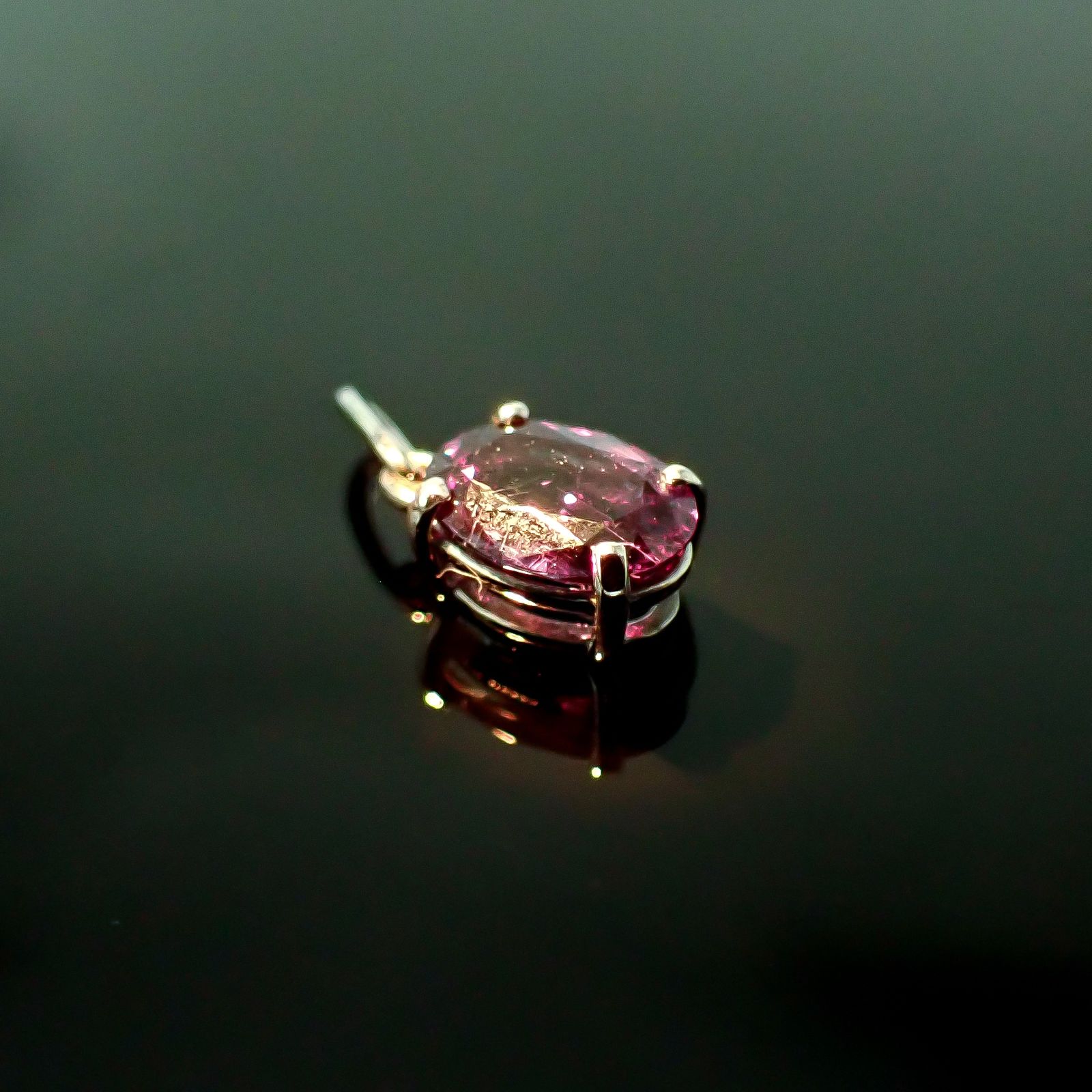 ペンダント空枠：石留め▶ベキリーブルーガーネット（お客様製作例）