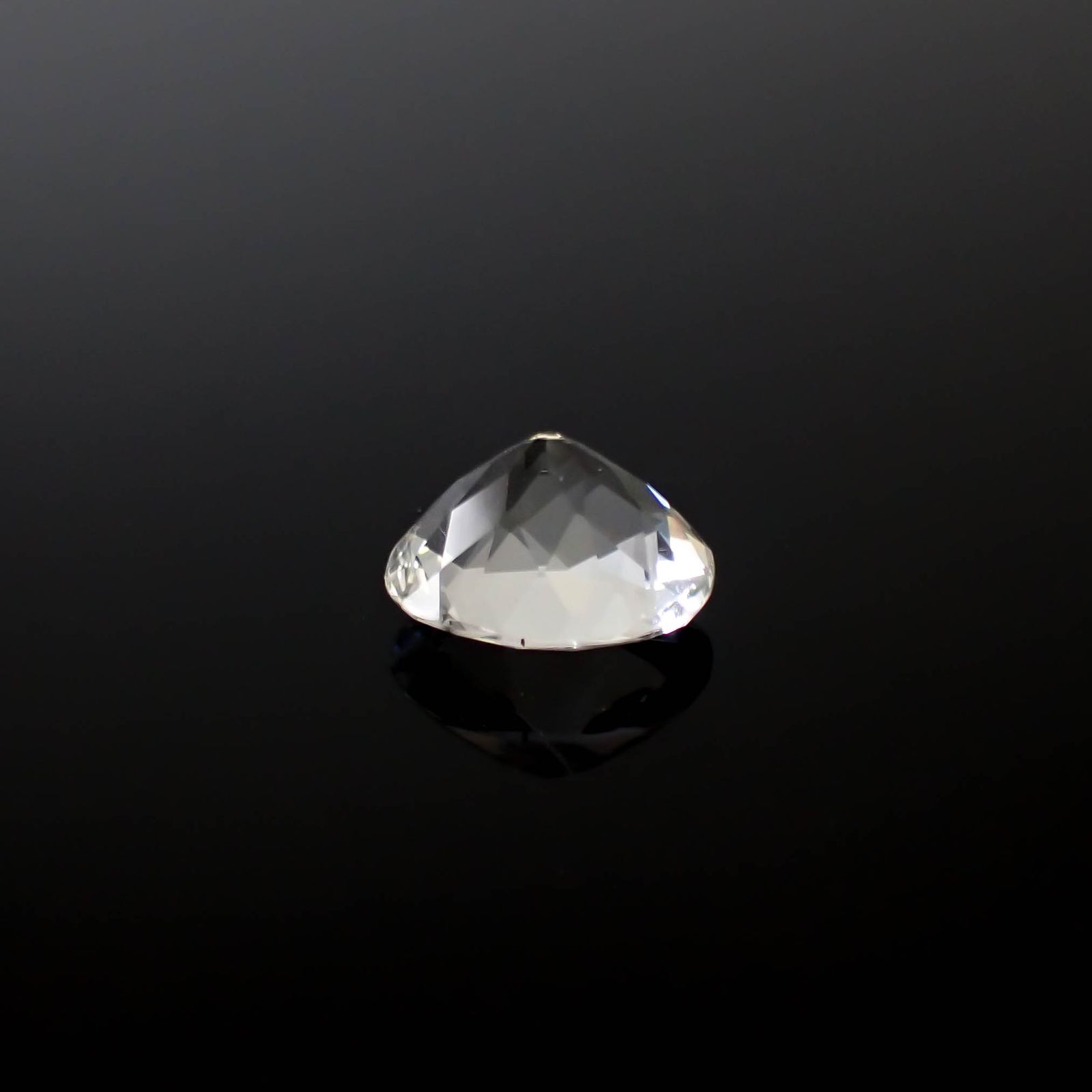 オーソクレース(宝石名ホワイト・オーソクレース)マダガスカル産 6.849ct ソ付(彩珠)[250530413]13.8x12.1mm前後