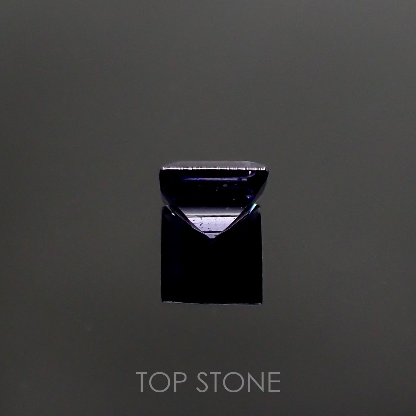 アイオライトサンストーン インド・ブラジル産 ルース 0.6ct[210711616]5.1×5.1mm前後