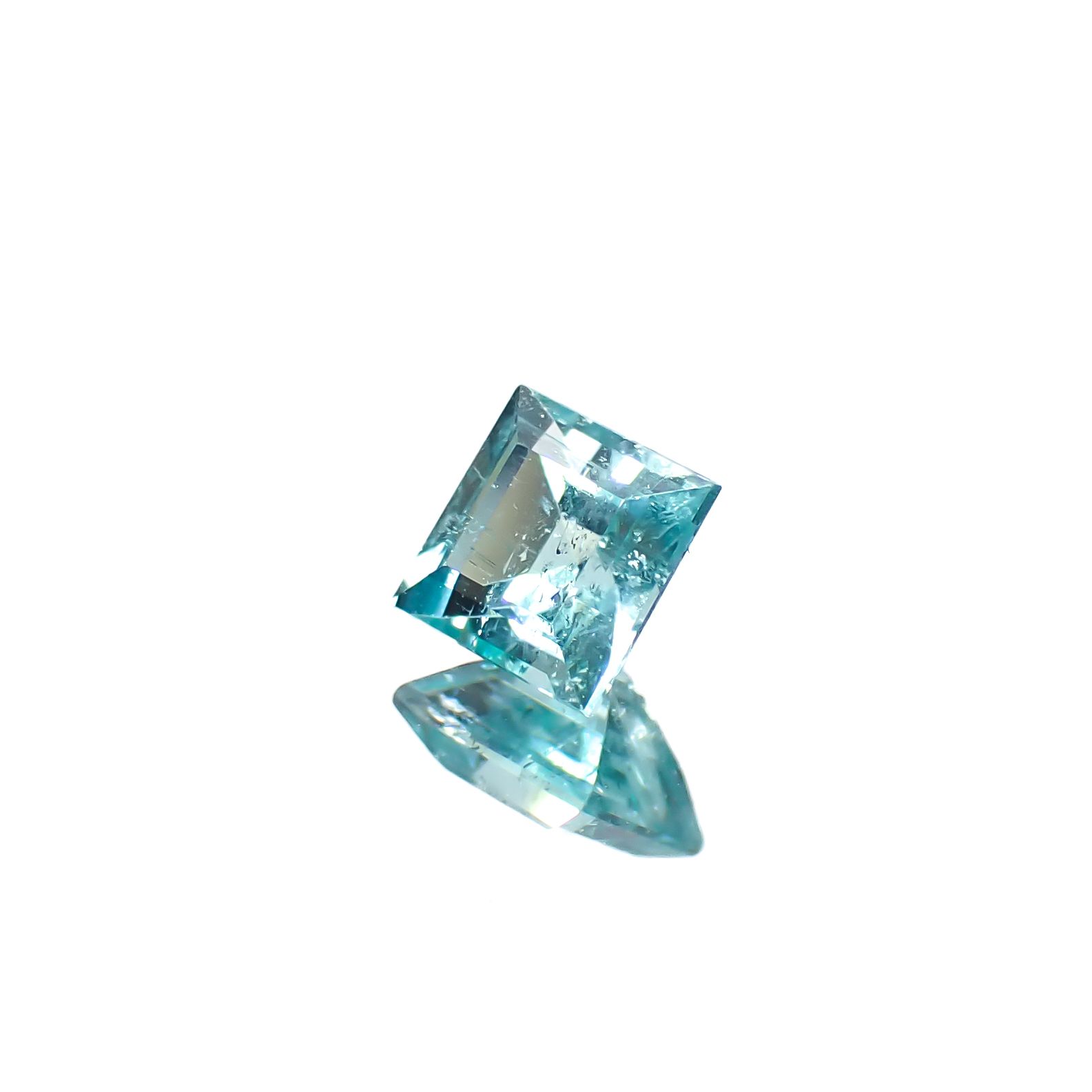 パライバトルマリン ブラジル・キントス鉱山産 0.35ct[240928723]4x3.9mm前後