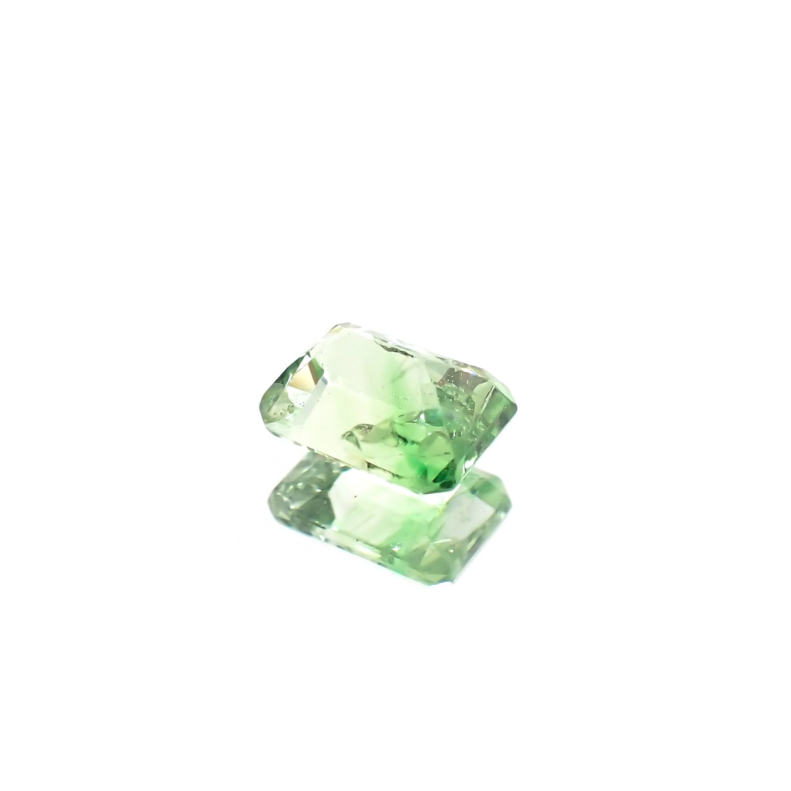 バイカラーツァボライト(宝石名グリーン グロッシュラー・ガーネット) タンザニア産 1.29ct 識別済[210711906]6.8×5mm前後