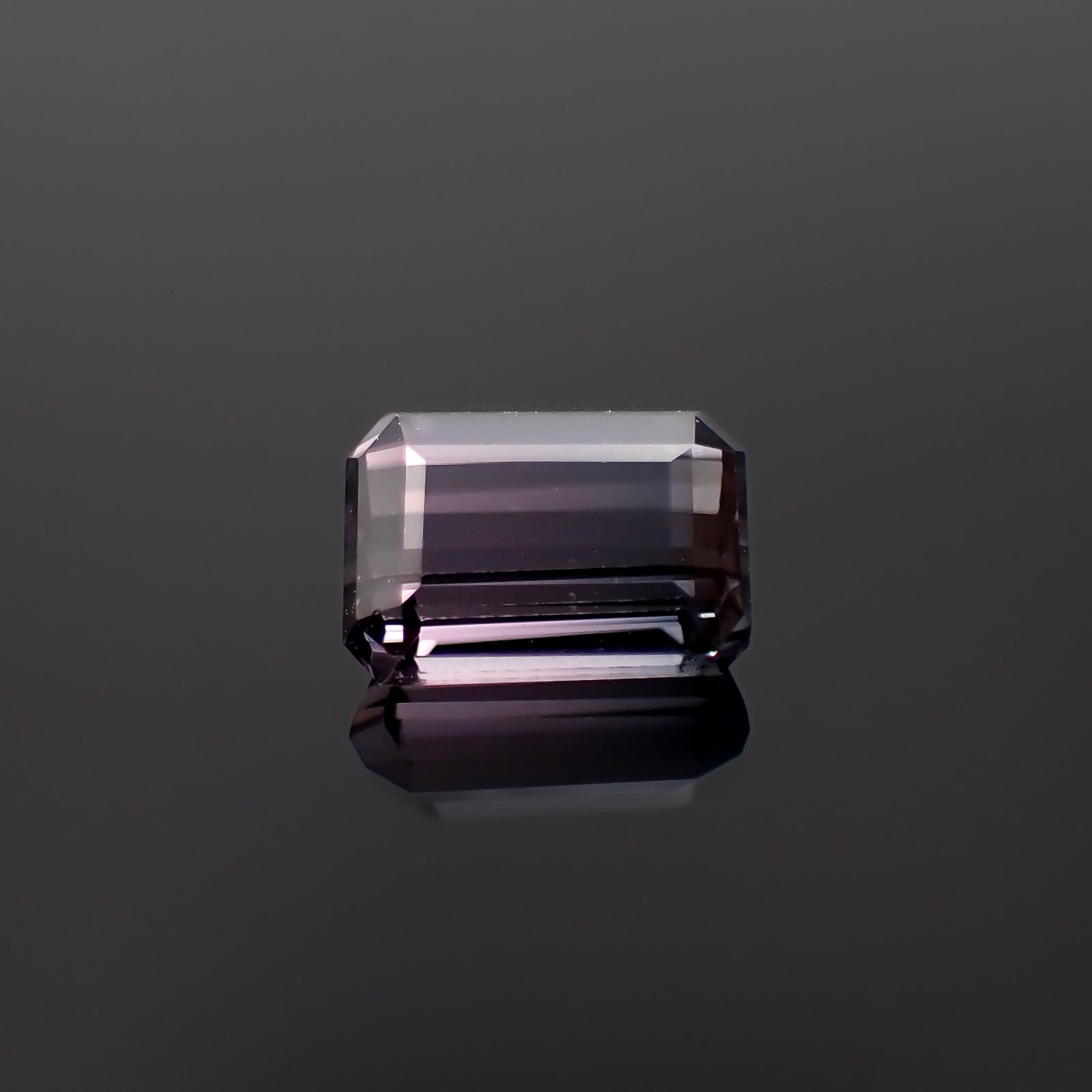 バイカラースピネル フルオレッセンス タンザニア/マダガスカル産 0.97ct[230722679]6.3x4.3mm前後
