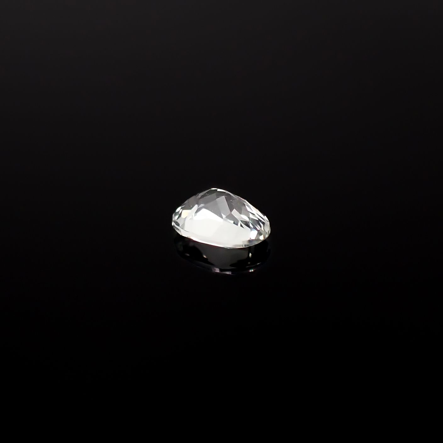 アクロアイト ナイジェリア産 0.24ct / 4.7x3.4mm前後 [251231362]