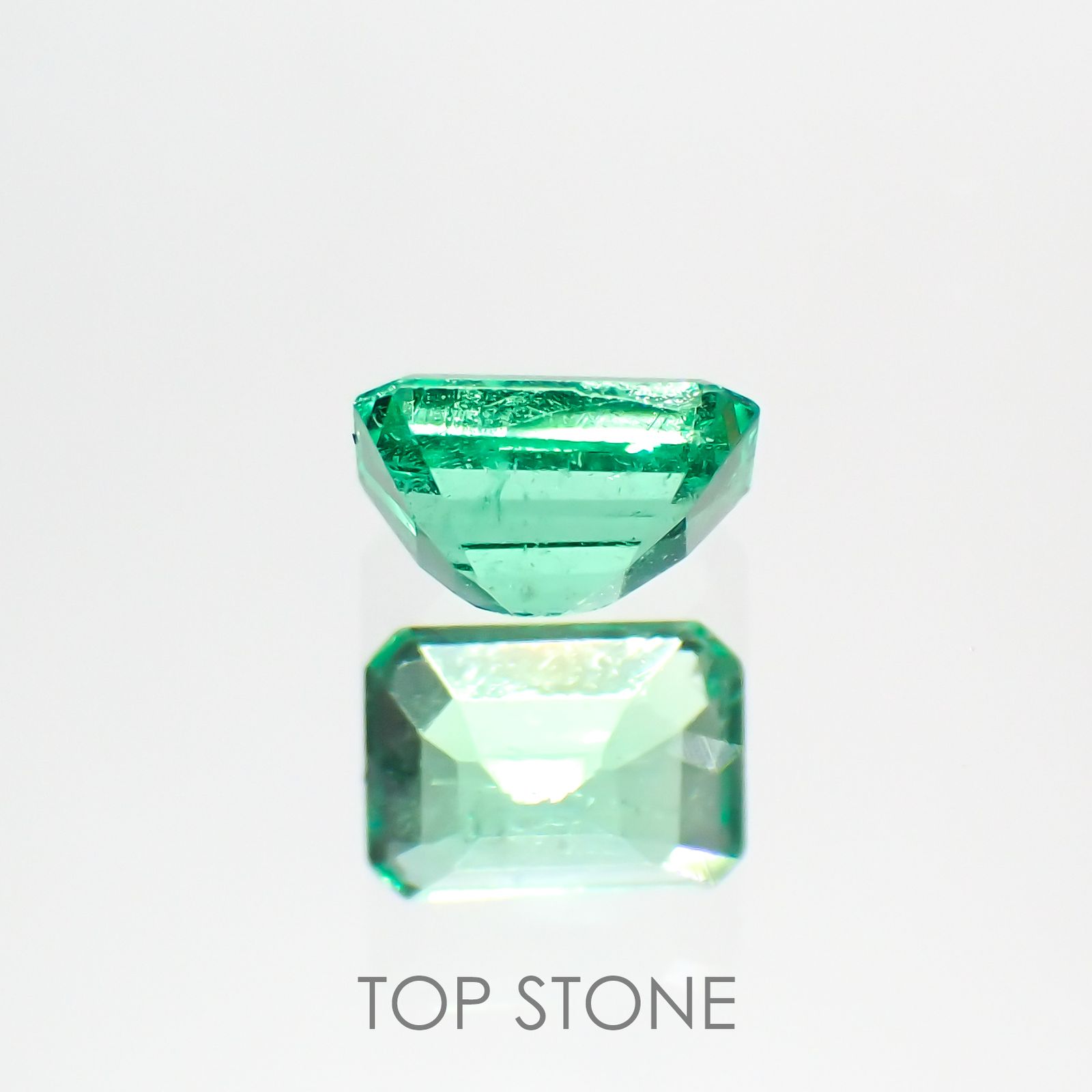 エメラルド(宝石名エメラルド) コロンビア産 0.24ct 識別済[20042280]4.5×3.1mm前後
