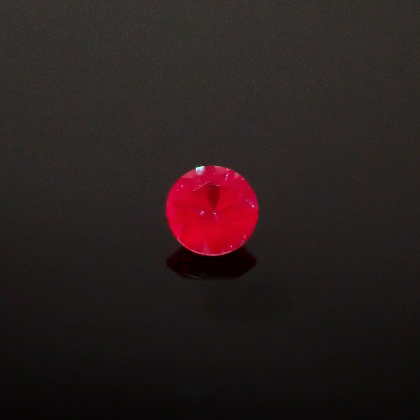 アレキサンドライト ロシア産 0.043ct [250329905]2.1x2.1mm前後
