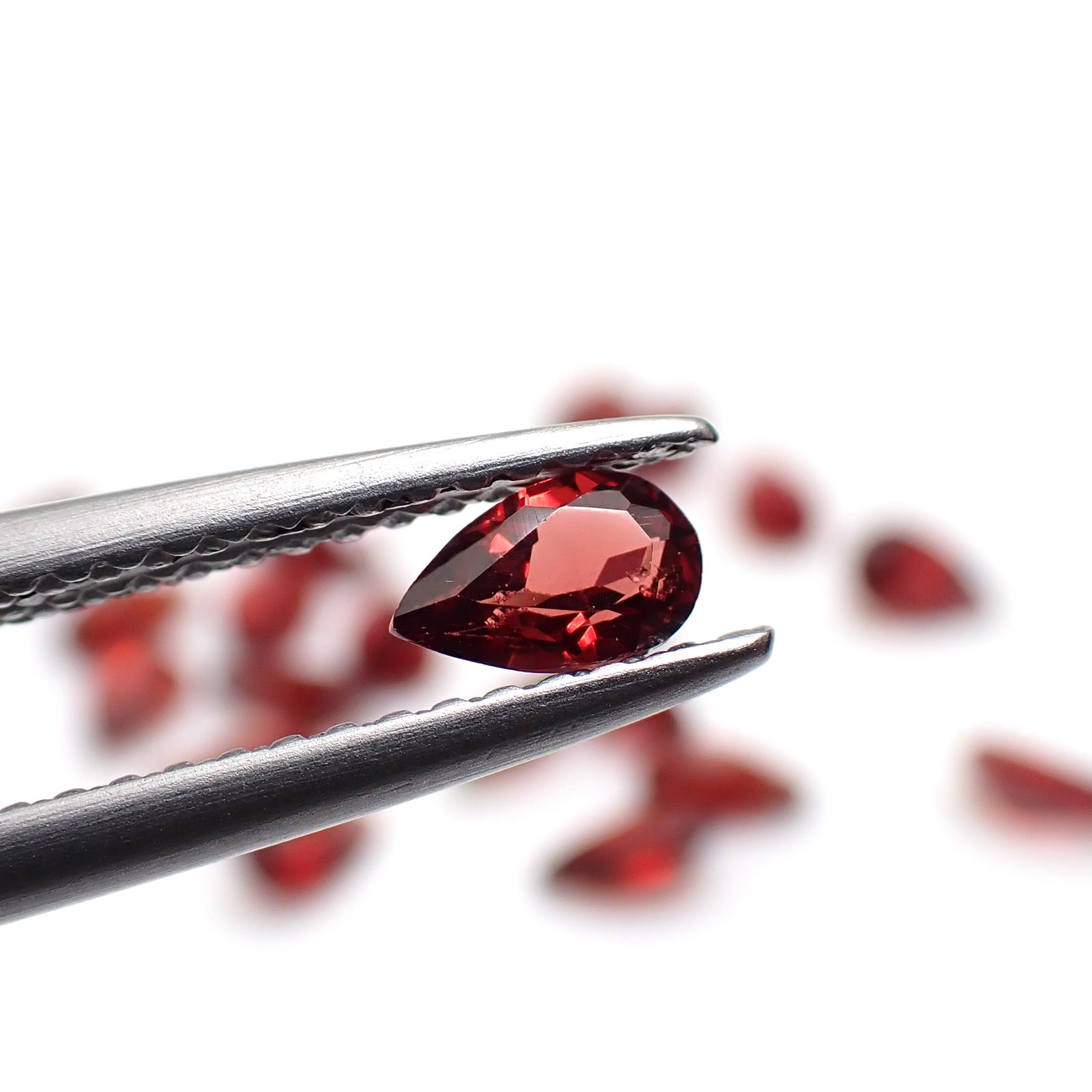 ◇ランダムセレクト◇パイラルスパイトガーネット モザンビーク産 約0.26ct / 5.1x3.1mm前後 [260532223-PAC]
