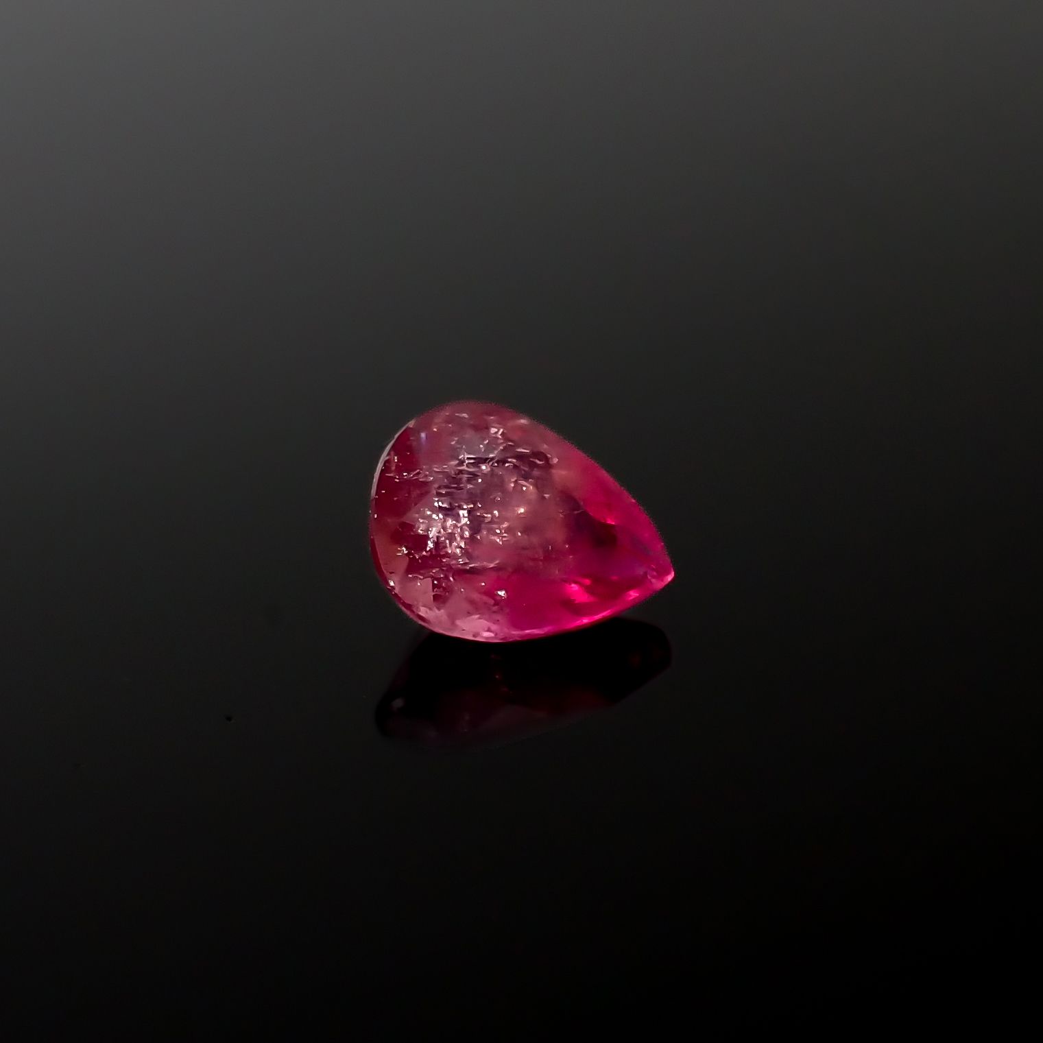 レッドベリル/ピンクベリル アメリカ・ユタ州産 0.56ct