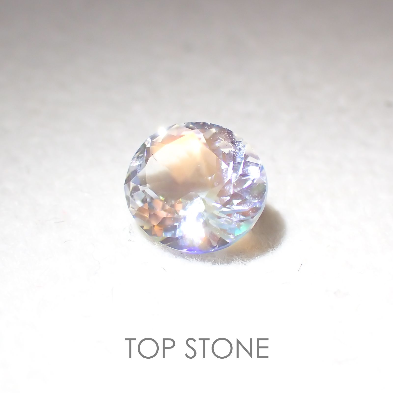 レインボームーンストーン(アンデシンラブラドライト) マダガスカル産 ルース 0.83ct[210310127]6.9×6.1mm前後
