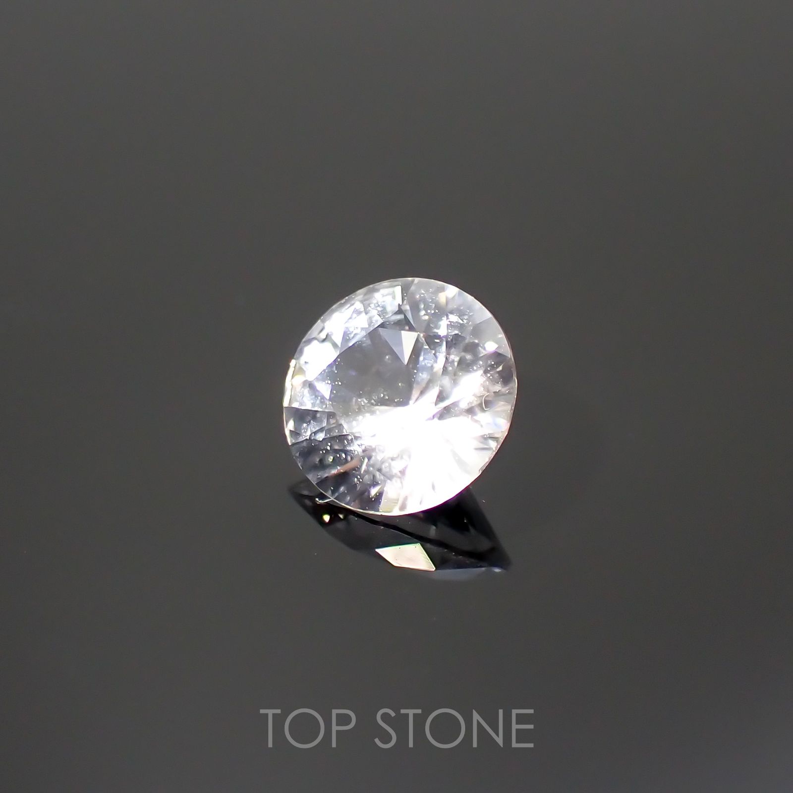 フェナカイト(宝石名フェナカイト)ブラジル産 0.61ct 識別済[220115162]5.9x5.9mm前後