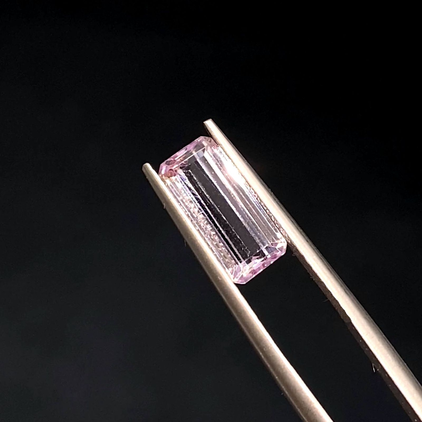 クンツァイト アフガニスタン産 2.30ct / 11.5x5.3mm前後 [220616344