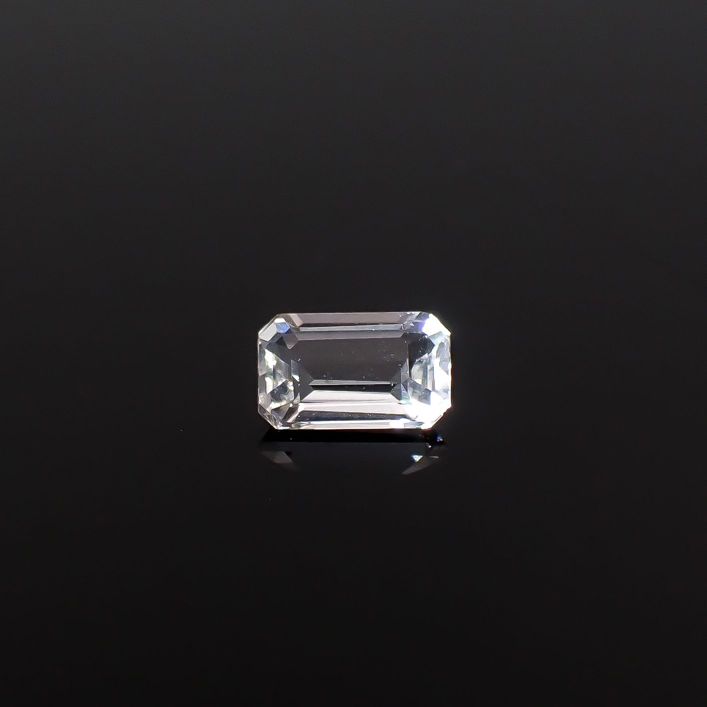 テネブレッセンススキャポライト アフガニスタン産 0.22ct / 5x3mm前後 [260432041]
