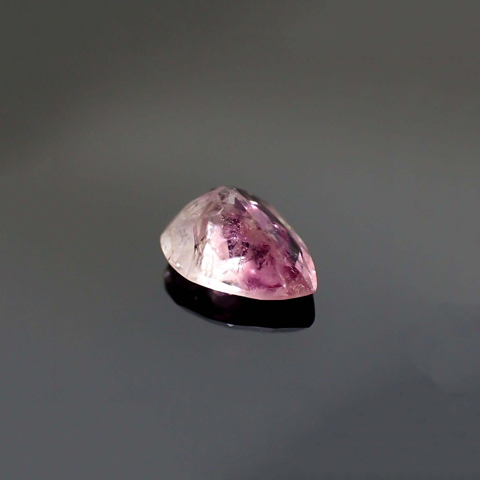 ピンクポードレッタイト(宝石名ピンク・ポードレッタイト)ビルマ産 ソ付(彩珠) 0.742ct / 7.4x5.9mm前後 [260722815]