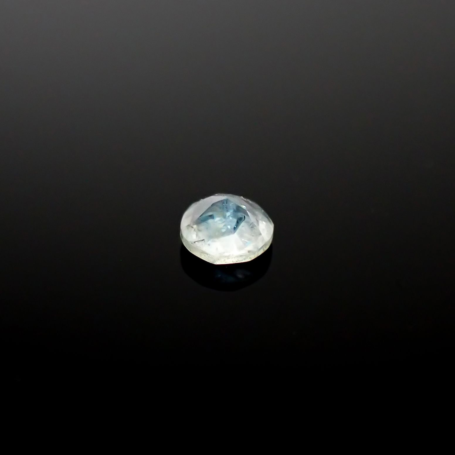 ユークレース(宝石名ユークレース)ジンバブエ産 0.048ct 識別済[241029229]2.3x2.3mm前後