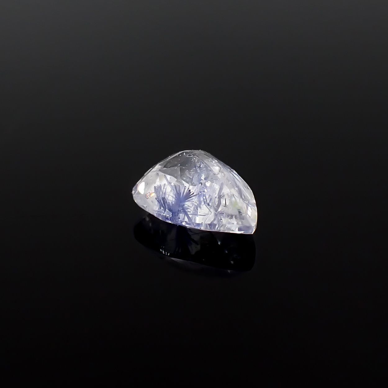 デュモルチェライトインクォーツ ブラジル産 0.76ct / 7.4x5.8mm前後 [260331856]