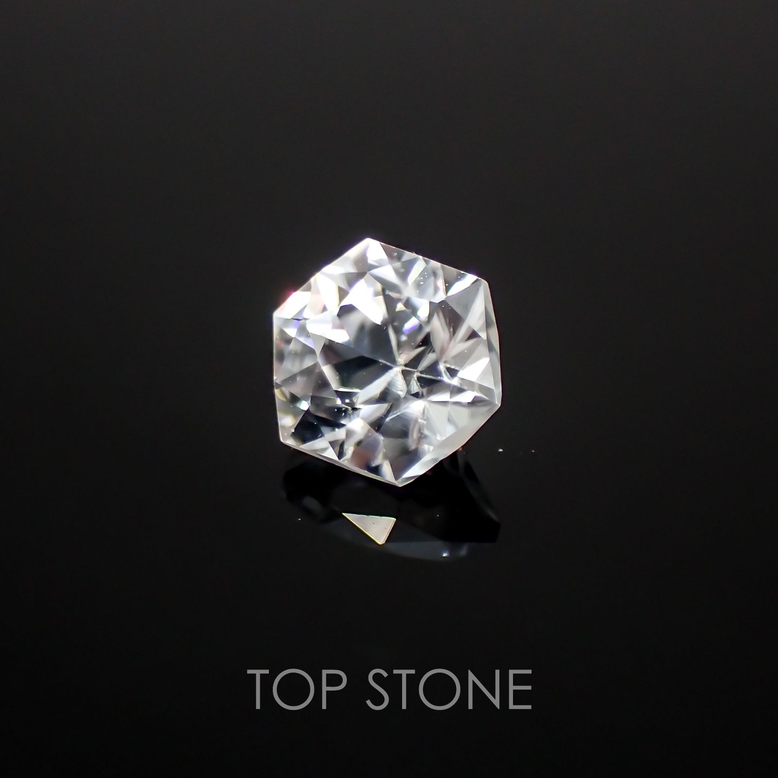 ◇ヘキサゴンカット◇カラーレスジルコン(宝石名ジルコン) カンボジア産 1.01ct 識別済[210410478]5×5mm前後