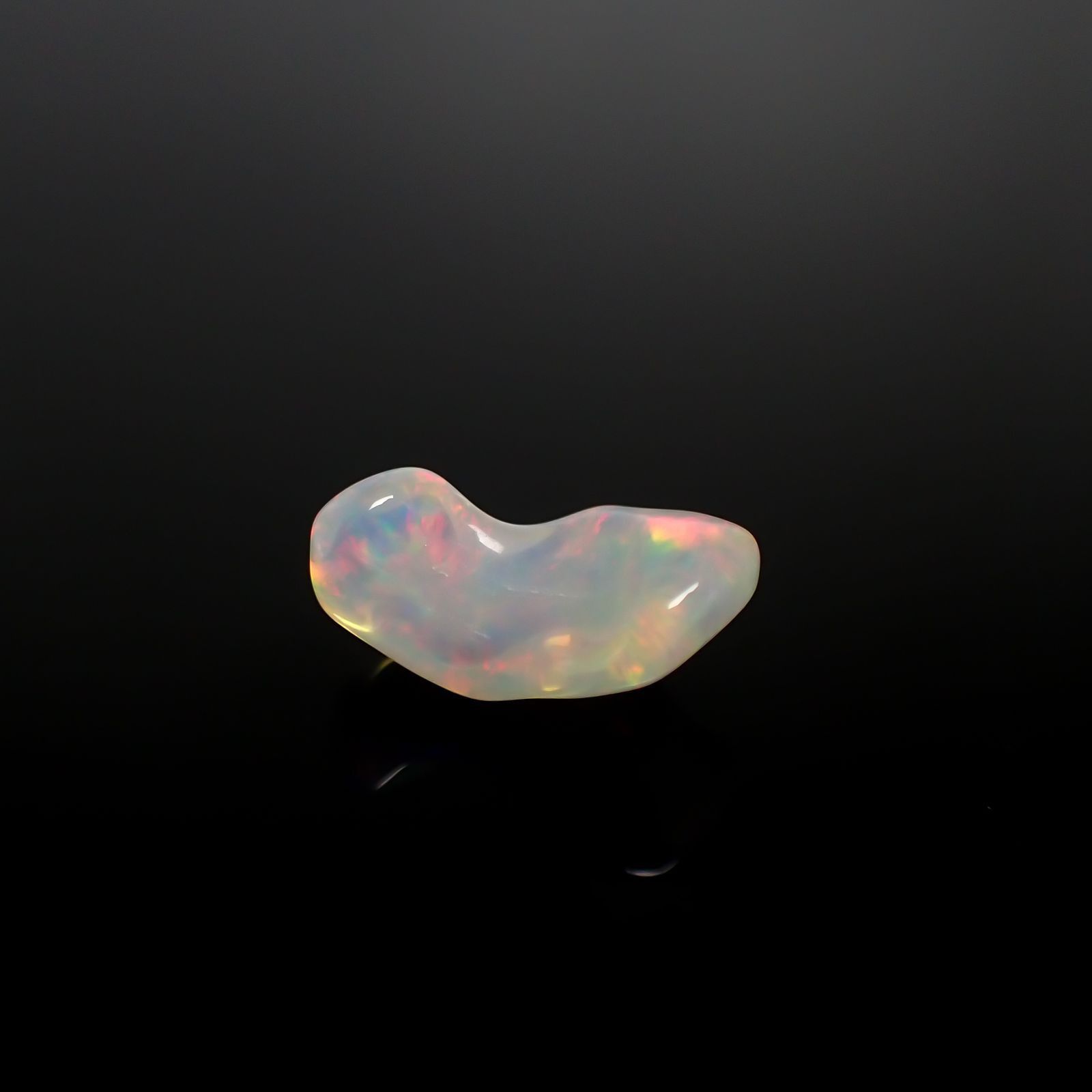 ◇バロック型◇エチオピアオパール(宝石名オパール) エチオピア産 識別済 3.11ct / 14.7x8mm前後 [260111395]